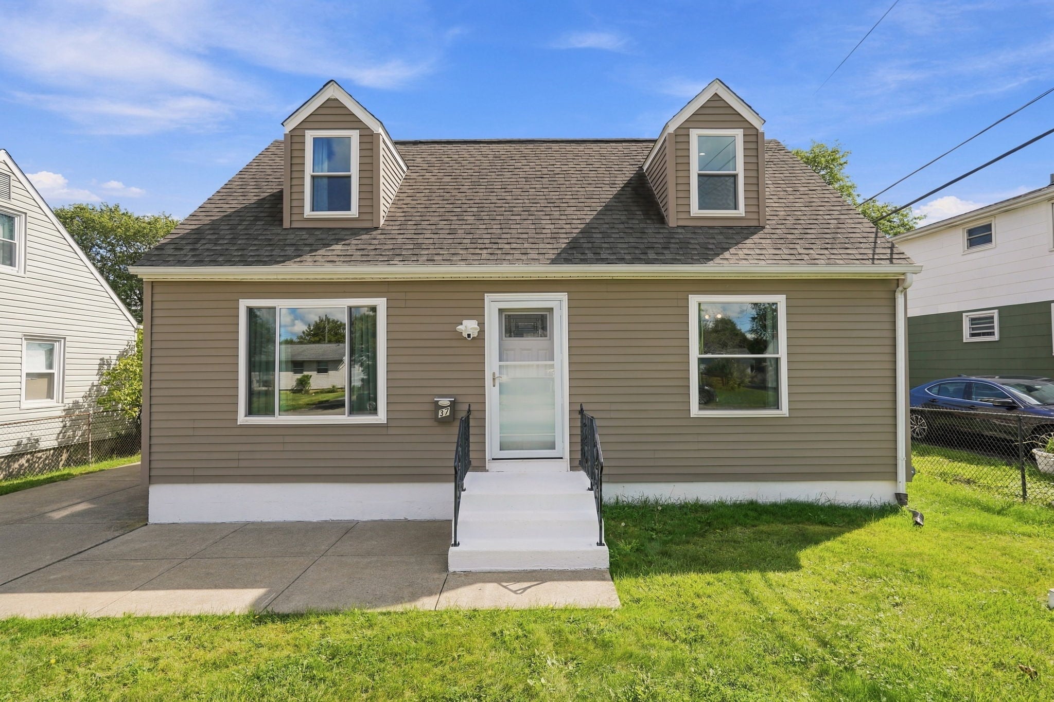 37 Isabelle Rd, Cheektowaga, NY 14225