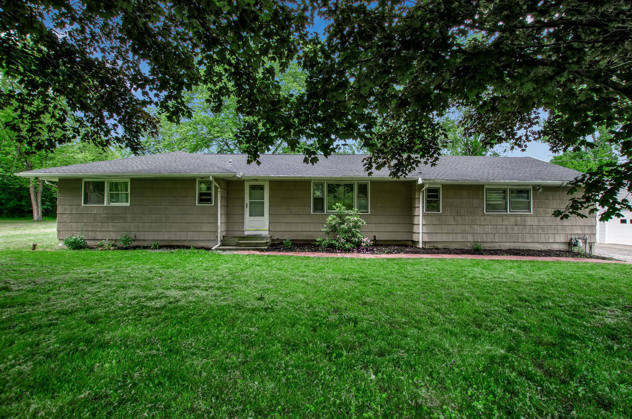 6078 Versailles Road, Lake View, NY 14085